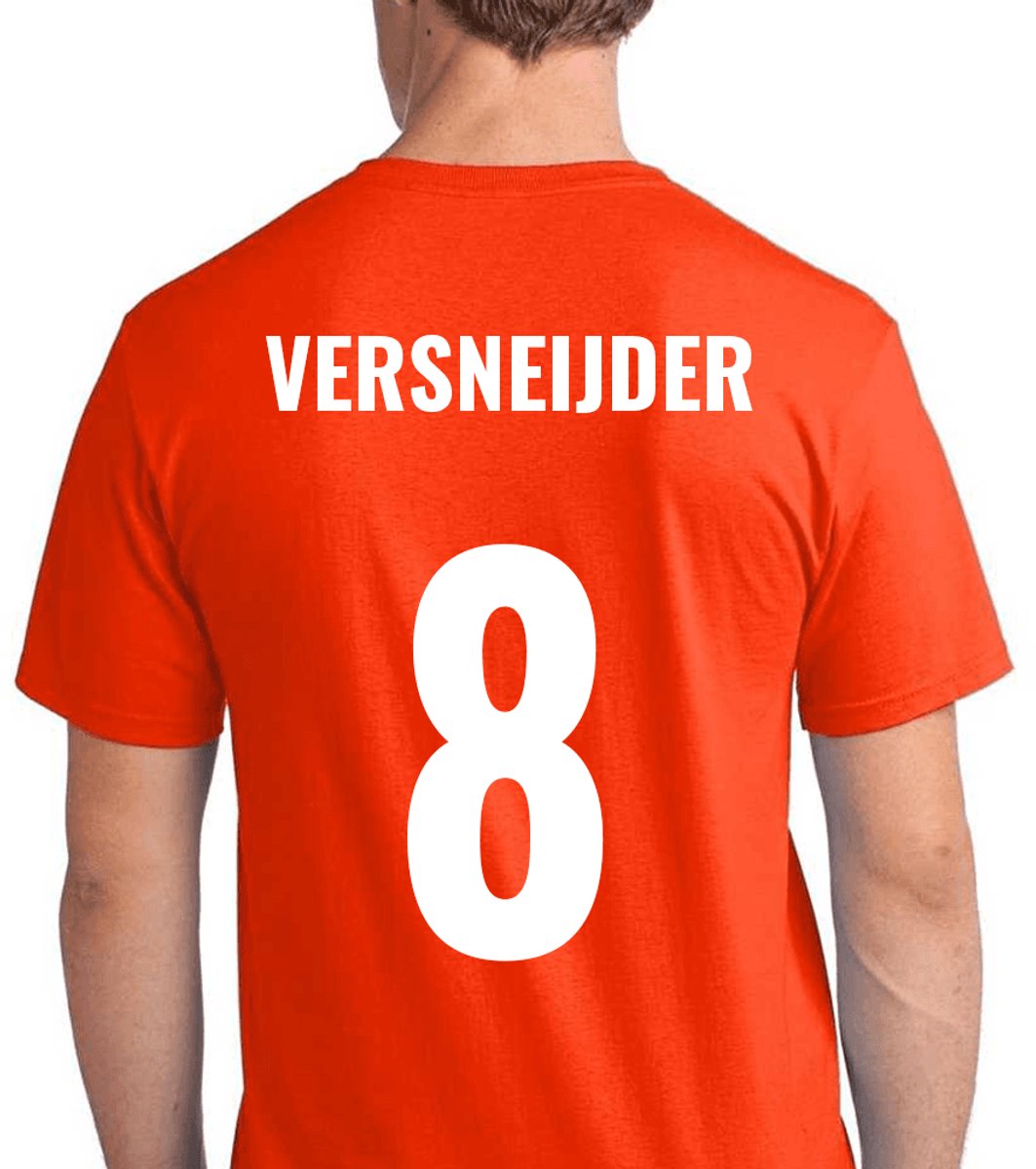 Oranje voetbal EK/WK-shirt met rugtekst Versneijder + NL Leeuw op borst (wit) | Maat M | Oranje Koningsdag shirt - Oranje EK/WK-shirt Dames en Heren- Grappig Oranje shirt | Incl. 2 jaar garantie